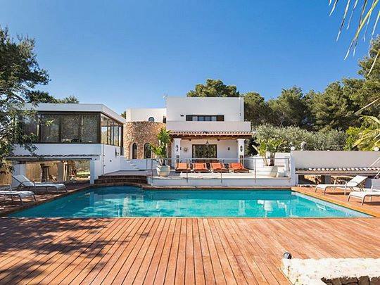 Large vacation rental out in the countryside (near Santa Eulalia)